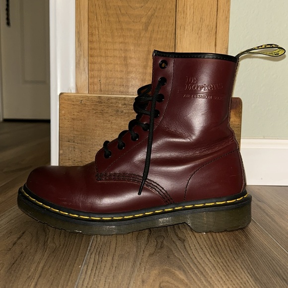 Dr. Martens Boots Size US Women’s 8 Burgundy color - Picture 2 of 6